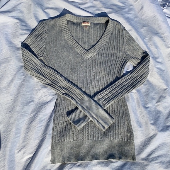 Mossimo Supply Co. Tops - Mossimo longsleeve gray sweater v-neck Small